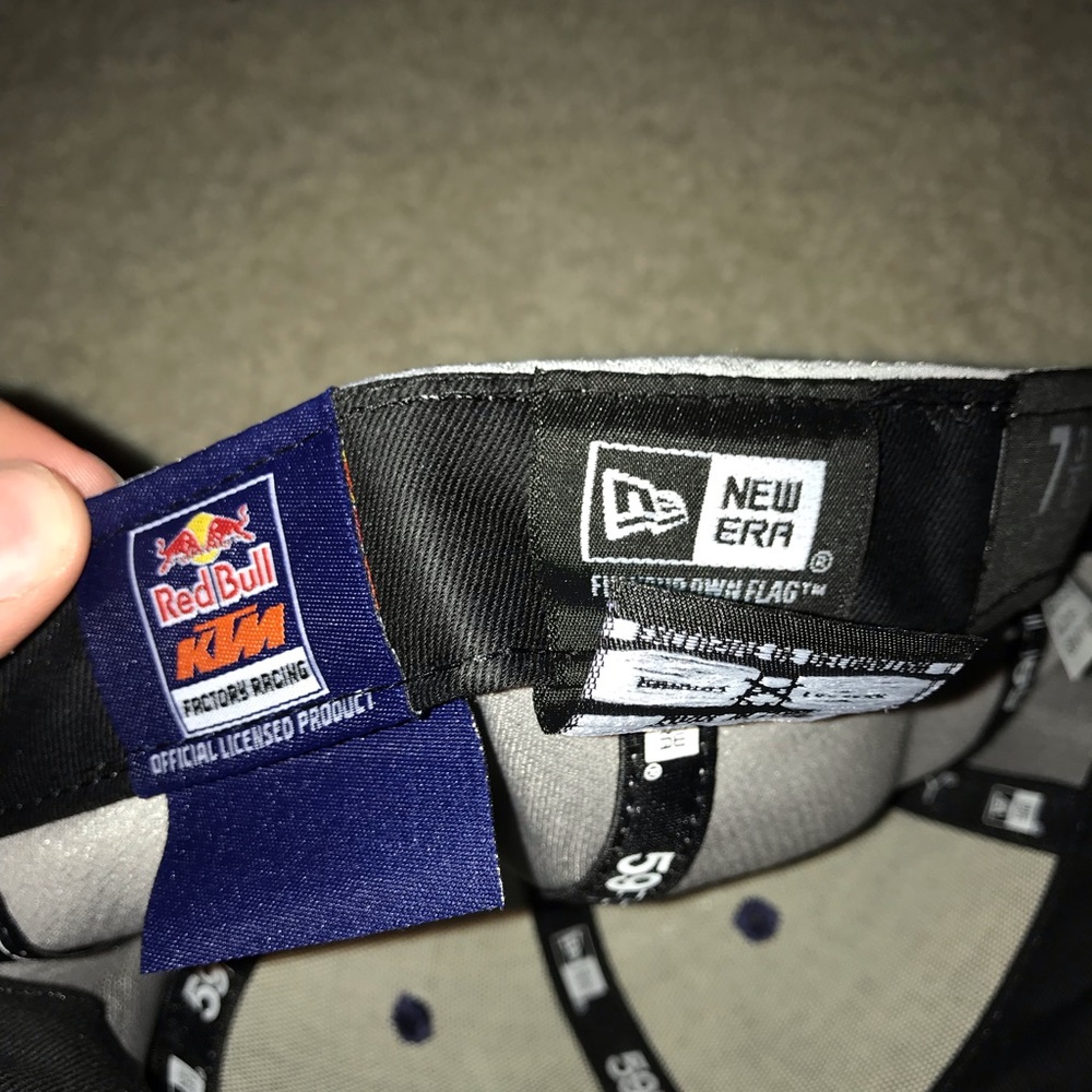 Red Bull hat - Picture 4 of 7